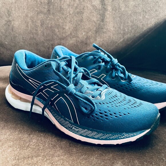 Mint Condition ASICS Gel Kayano 28 Womens 9.5 US medium Navy Pink White 41.5 EUR - Picture 1 of 12